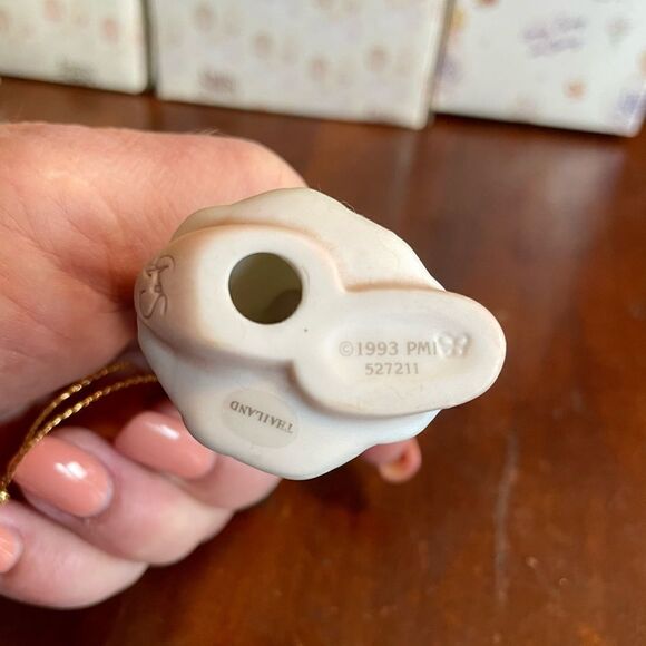 PRECIOUS MOMENTS Christmas Ornament “Share In The Warmth Of Christmas” 1993 - Picture 6 of 6